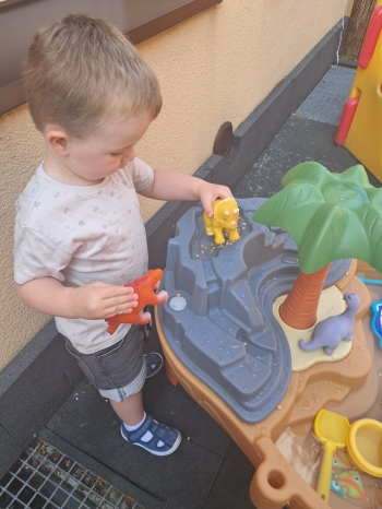 01 (72)